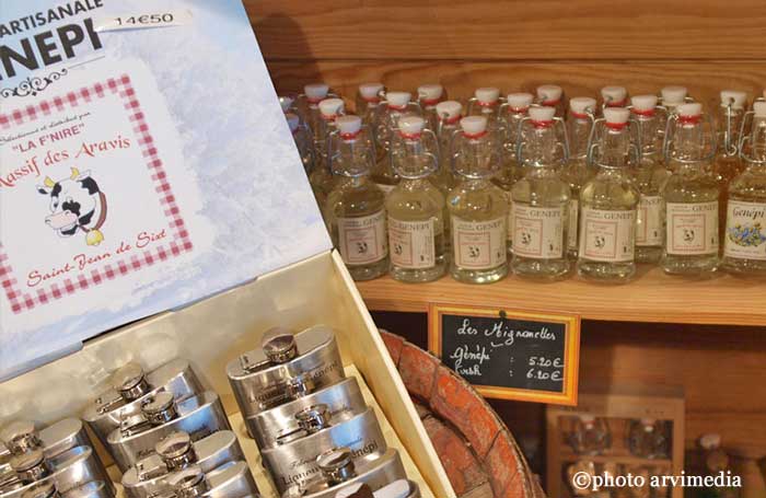 liqueurs de Savoie arvimedia Flasque et mignonnette de Génépi ou Kirsh