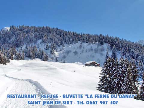 situé sur la route de la Croix du Danay le restaurant chalet refuge est ouvert toute l'année