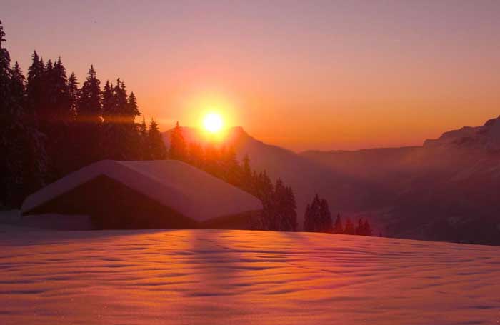 Refuge de montagne La Ferme du Danay - Haute Savoie - coucher de soleil sur les montagnes